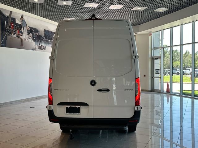 New 2026 Arctic White Mercedes-Benz Cargo 170 WB image 34