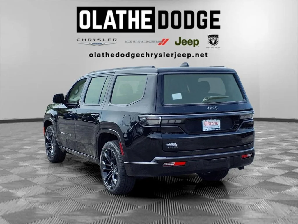 New 2026 High Gloss Black Exterior Paint Jeep Summit Reserve image 3