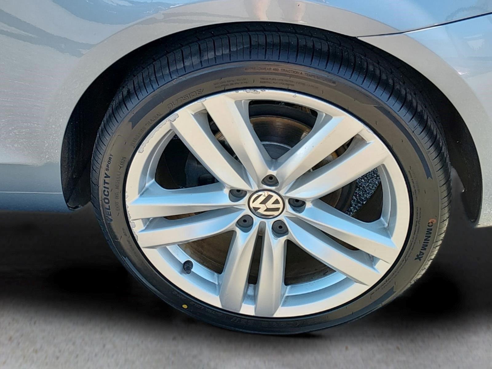 Used 2012 Horizon Blue Metallic Volkswagen Executive image 12