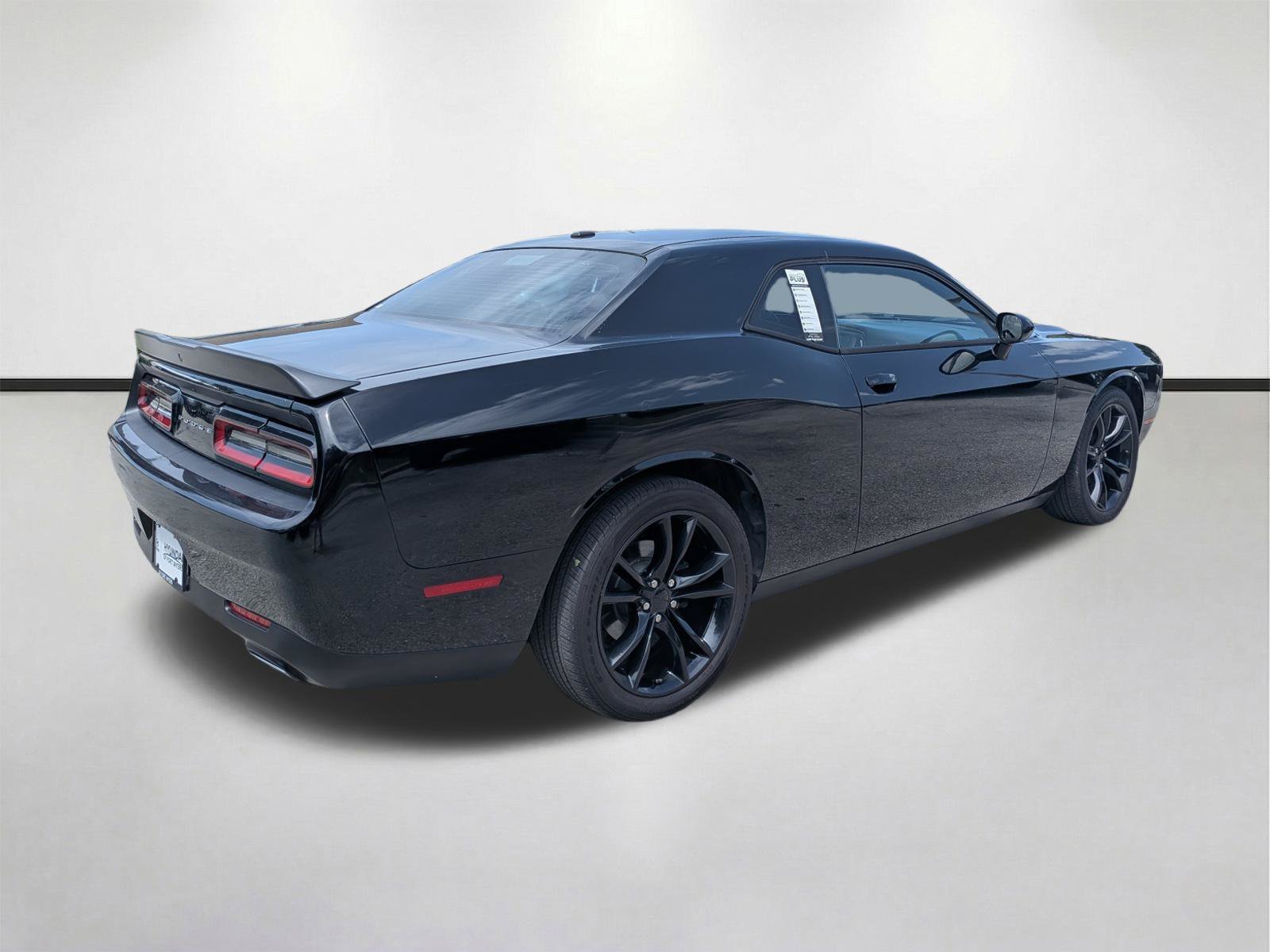 Used 2016 Pitch Black Clearcoat Dodge SXT image 4