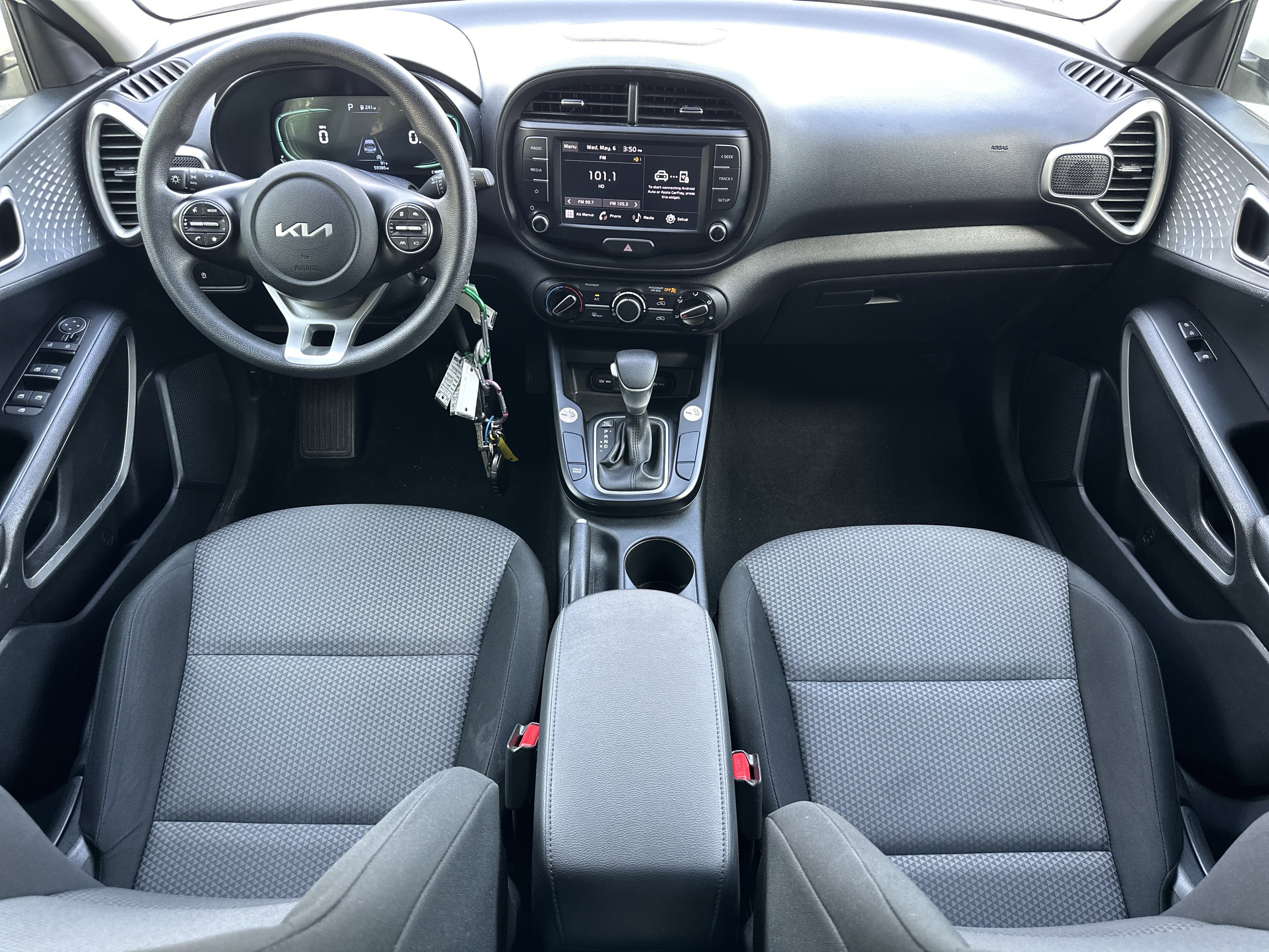 Used 2024 Snow White Pearl Kia LX image 22