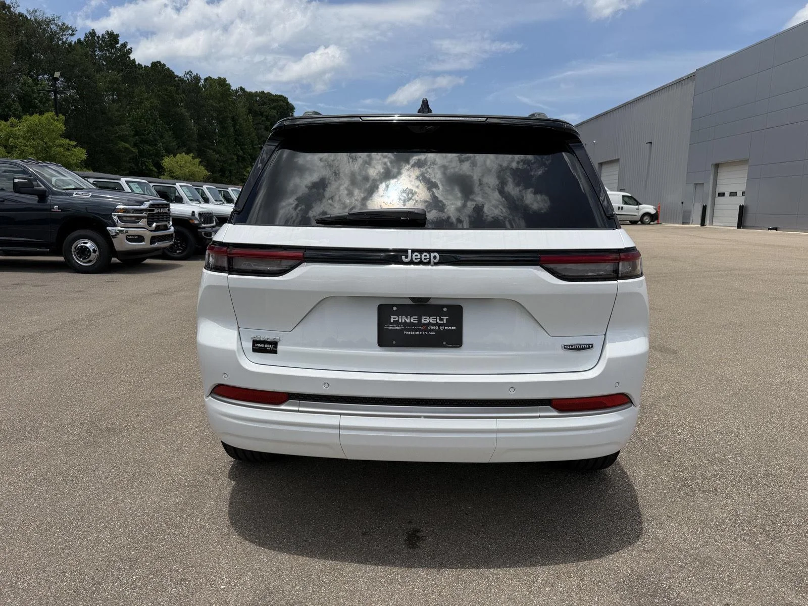 New 2026 Bright White Clear-Coat Exterior Paint Jeep Summit image 5