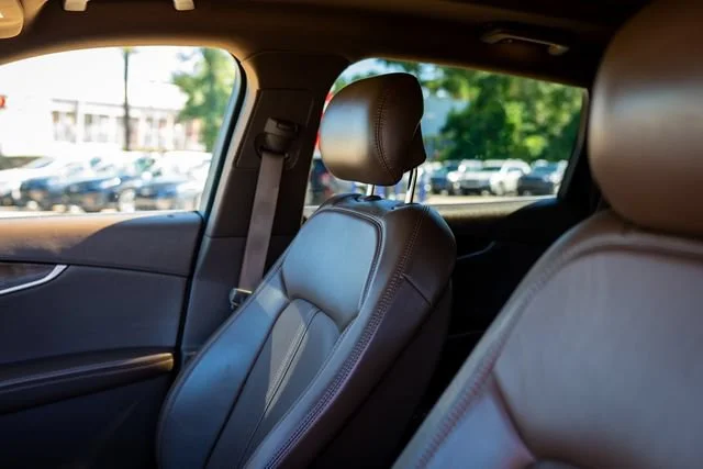 Used 2016 Luxe Metallic Lincoln Reserve image 33