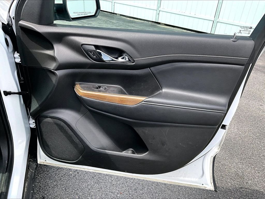 Used 2019 Summit White GMC SLE-2 image 12
