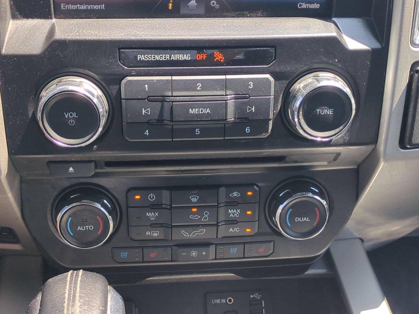 Used 2015 Magnetic Metallic Ford Lariat image 27