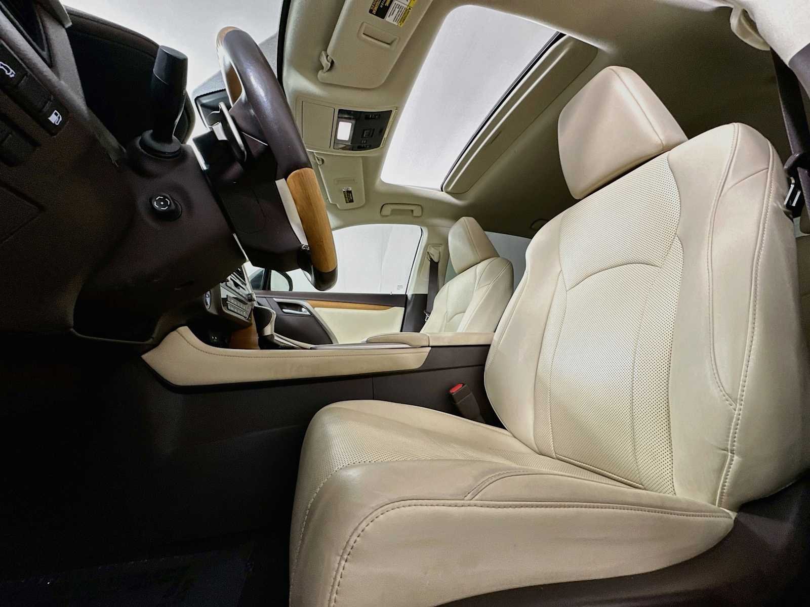 Used 2020 Moonbeam Beige Metallic Lexus  image 18