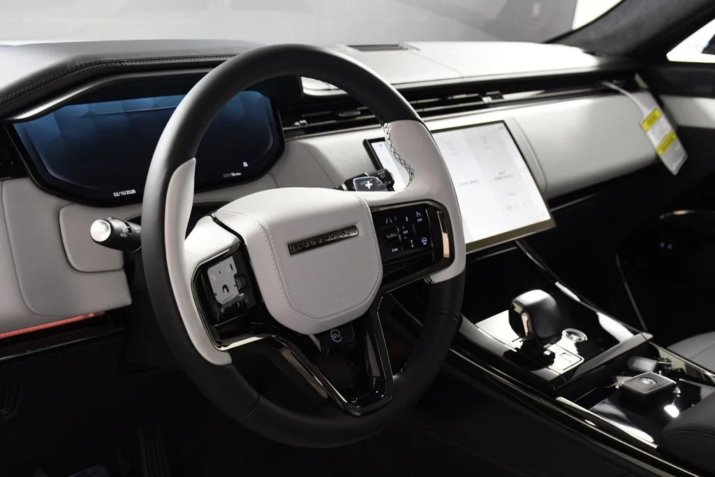 New 2026 Ostuni Prl Whi Land Rover SV image 13