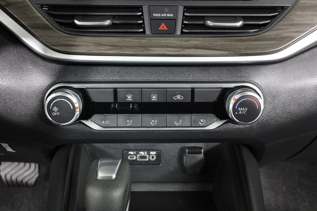 Used 2025 White Nissan 2.5 SV image 25