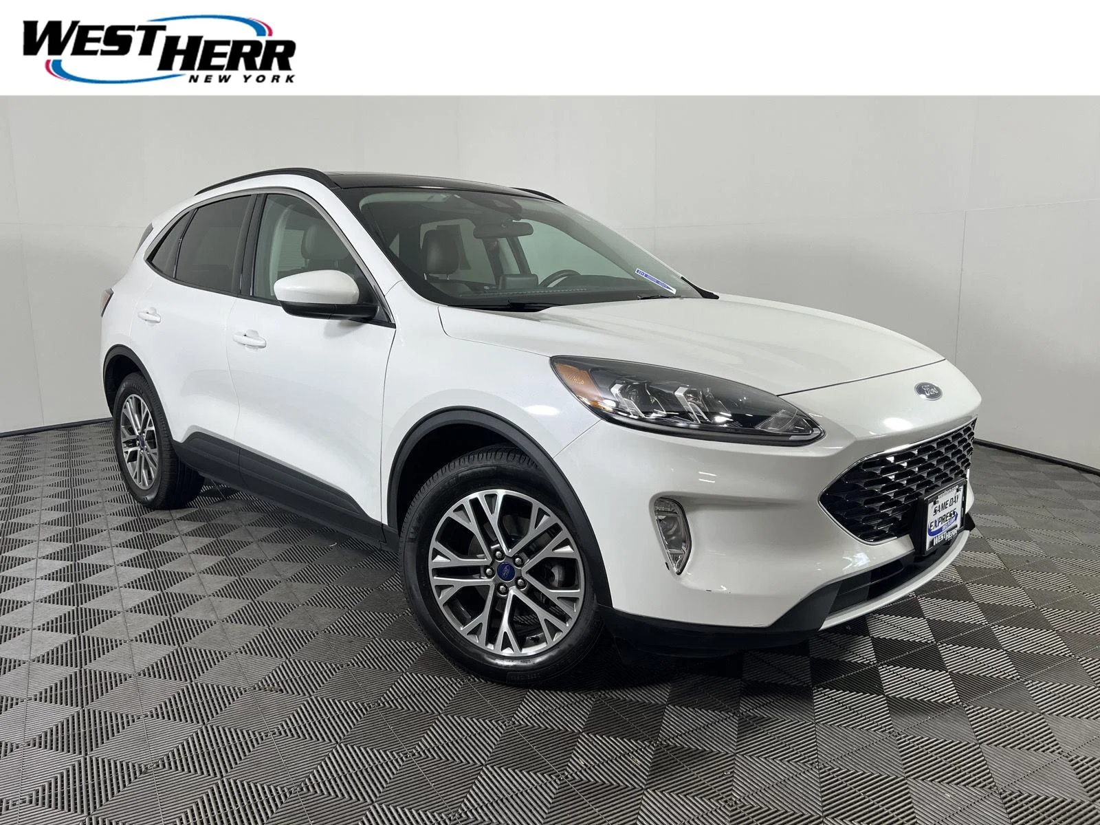 Used 2022 Star White Metallic Tri-Coat Ford SEL image 1