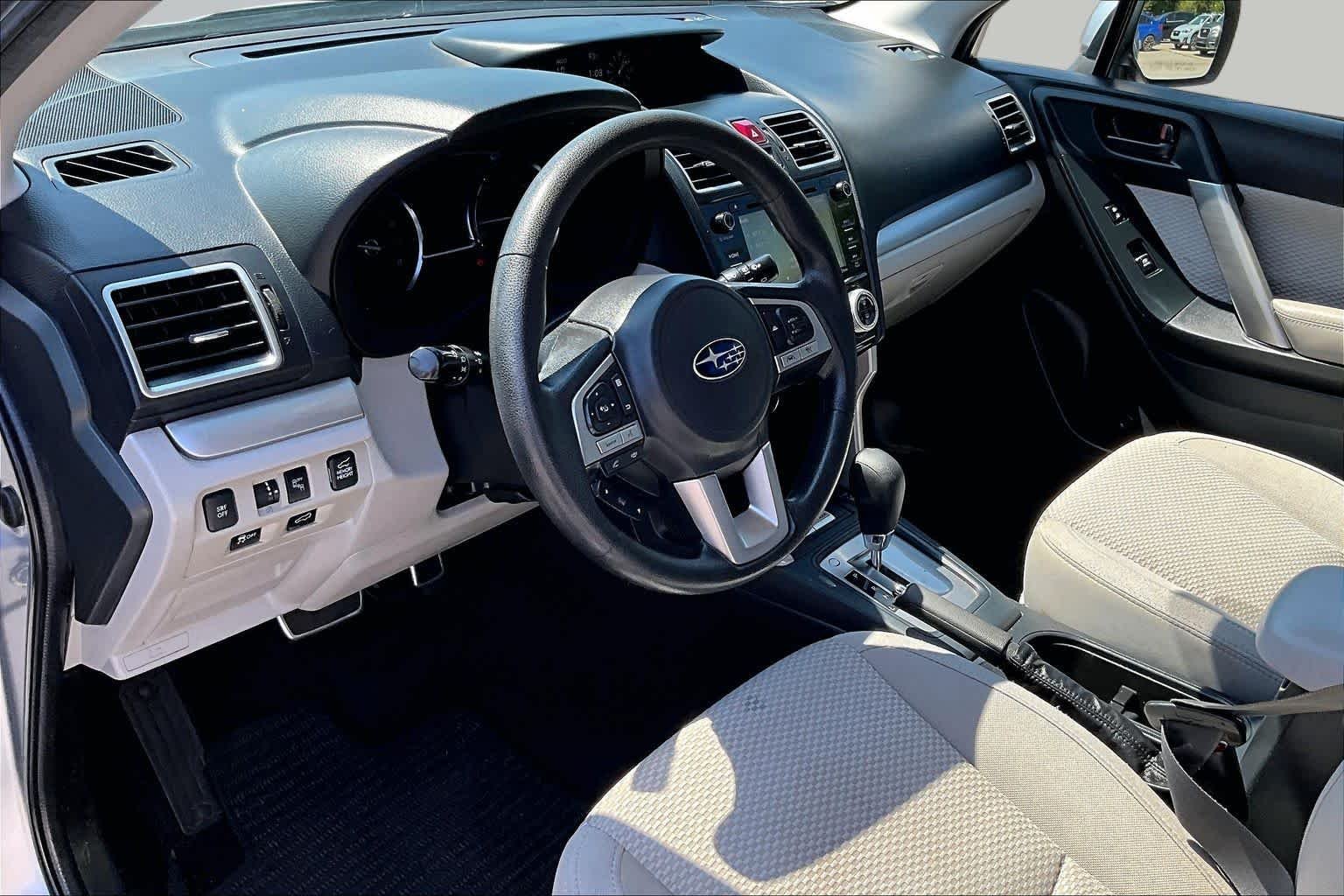 Used 2017 Ice Silver Metallic Subaru Premium image 15