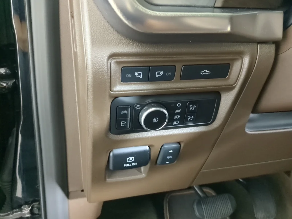 Used 2023 Agate Black Ford King Ranch image 28