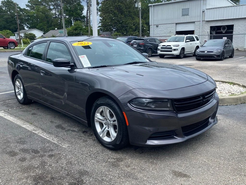 Used 2023 Gray Dodge SXT image 1
