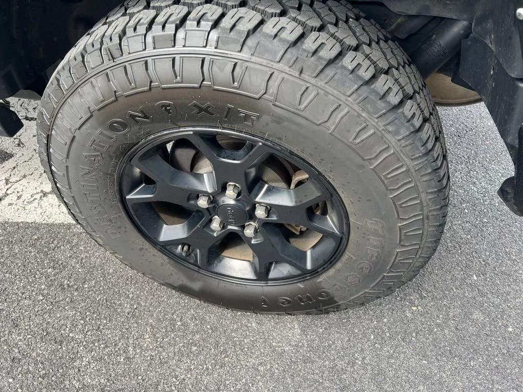 Used 2021 White Jeep Unlimited Willys image 18