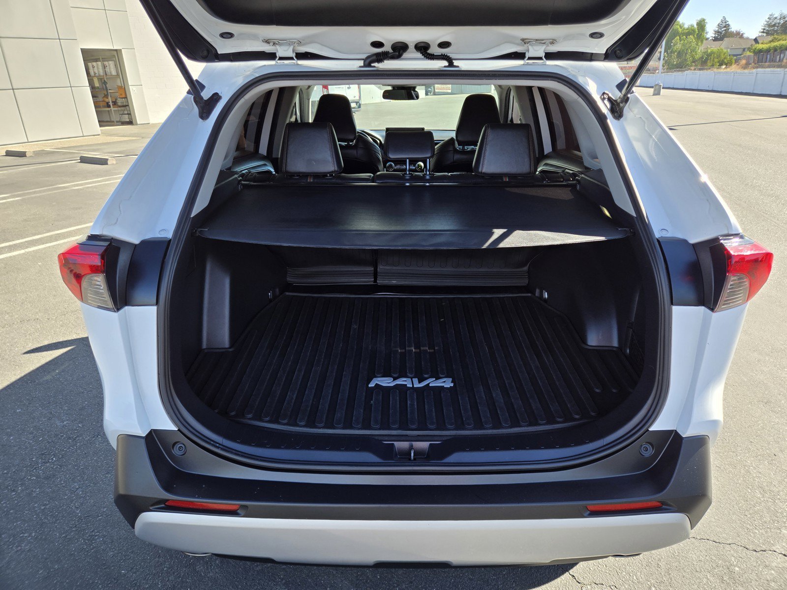 Used 2022 White Toyota Adventure image 10