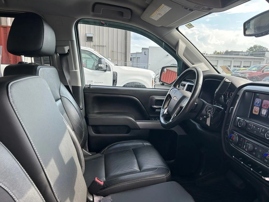 Used 2016 Summit White Chevrolet LT image 28
