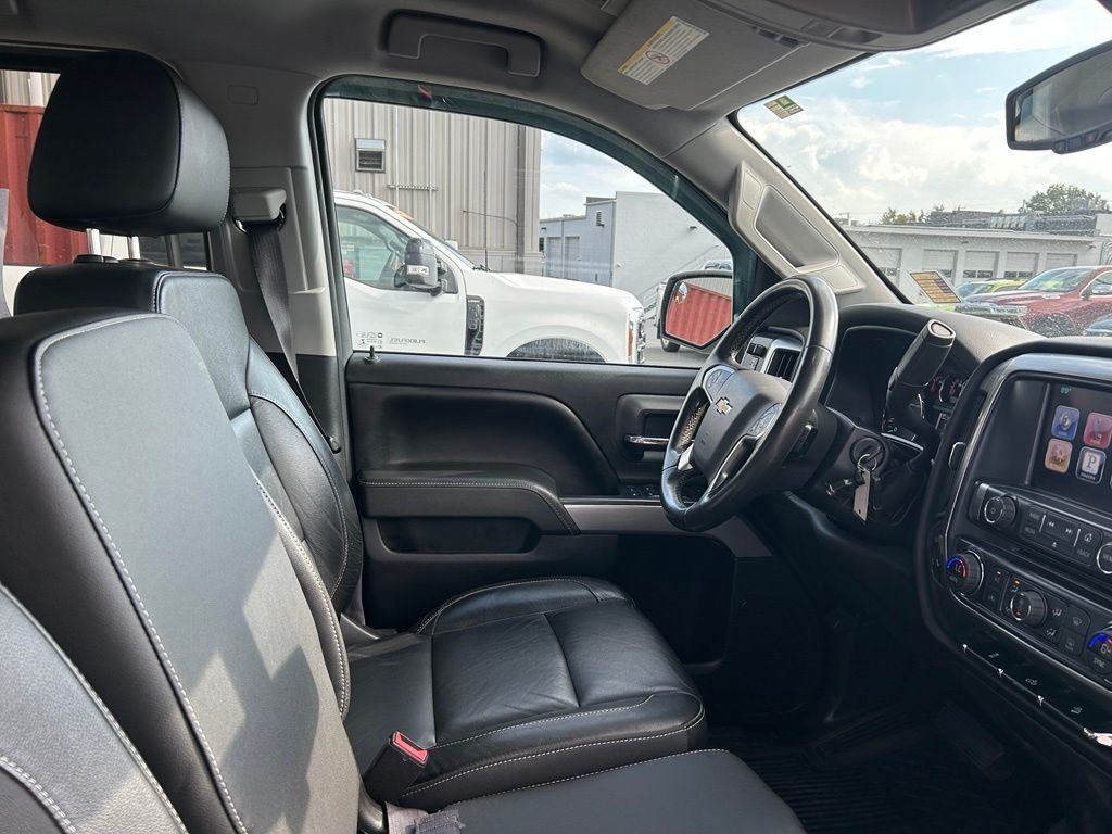 Used 2016 Summit White Chevrolet LT image 28