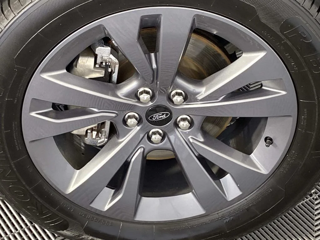 Used 2023 Gray Ford XLT image 33