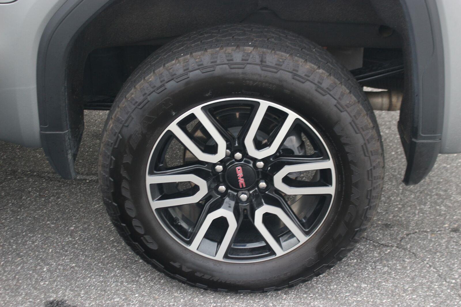 Used 2025 Sterling Metallic GMC AT4 image 42