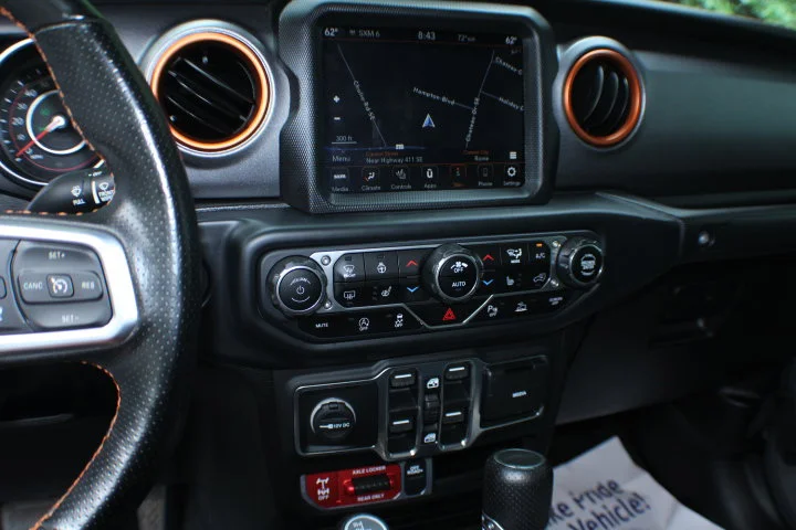Used 2020 Sting-Gray Clearcoat Jeep Mojave image 10