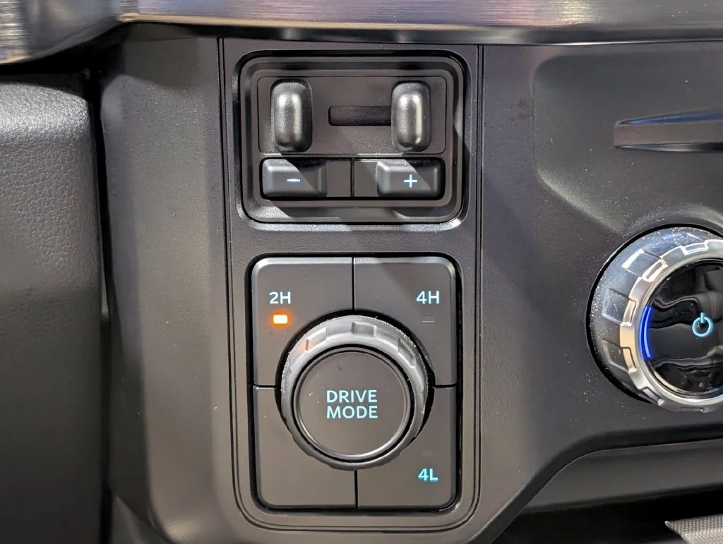 Certified Used 2025 Carbonized Gray Metallic Ford Lariat image 8