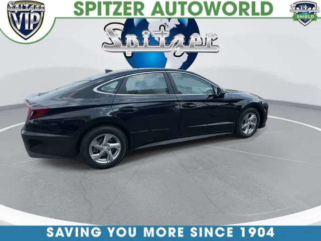 Used 2023 Black Hyundai SE image 9
