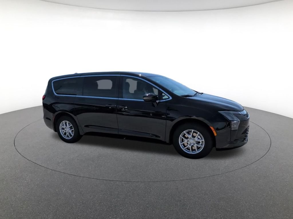 New 2027 Diamond Black Crystal Pearl-Coat Exterior Paint Chrysler Select image 4