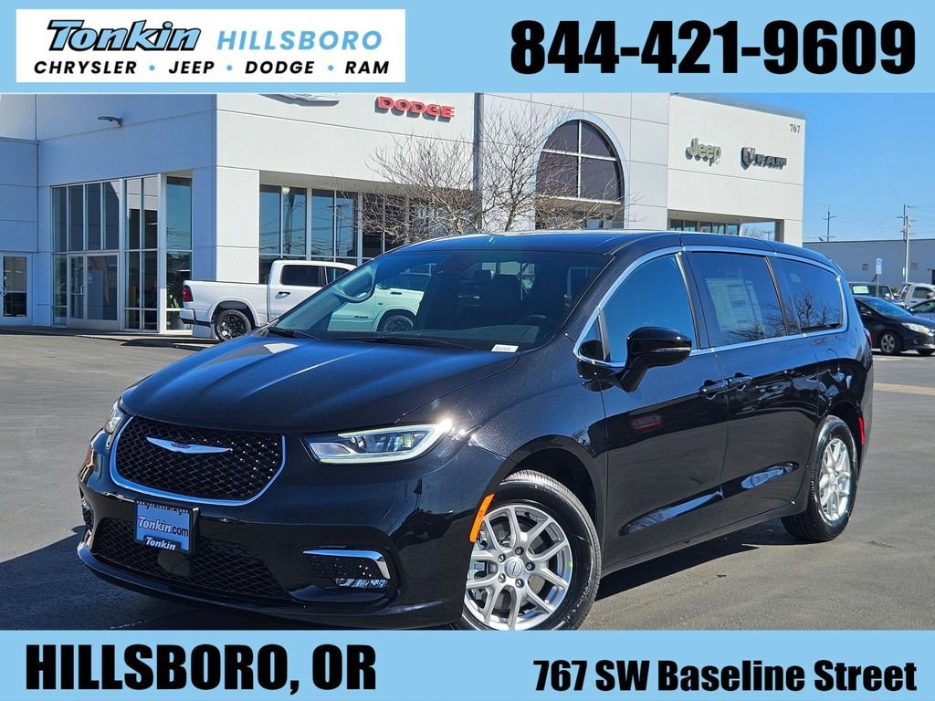 2026 Chrysler Pacifica Select's photo