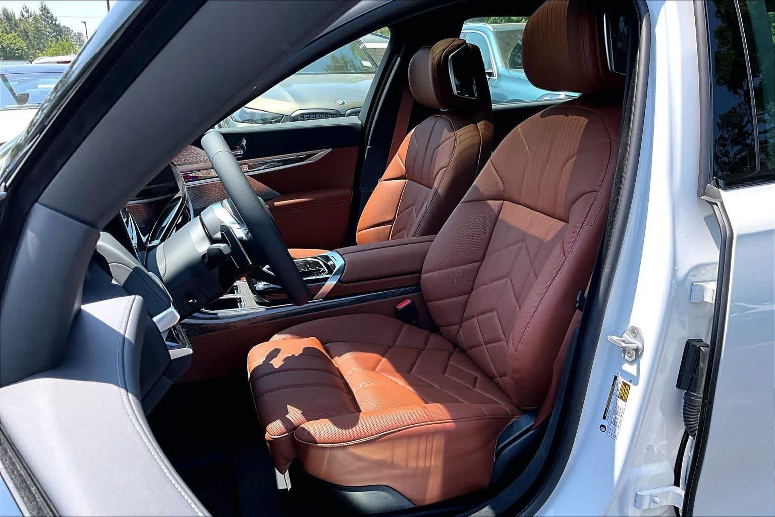 New 2026 Mineral White Metallic BMW 740i image 9