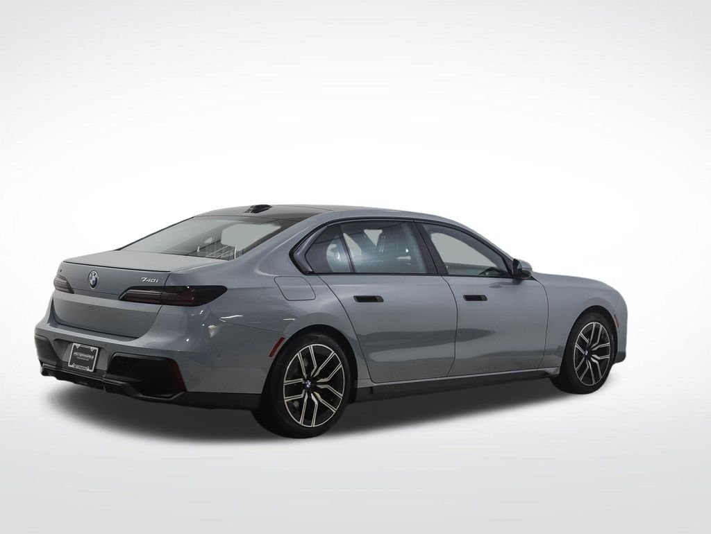 Used 2026 Gray Metallic BMW 740i xDrive image 5