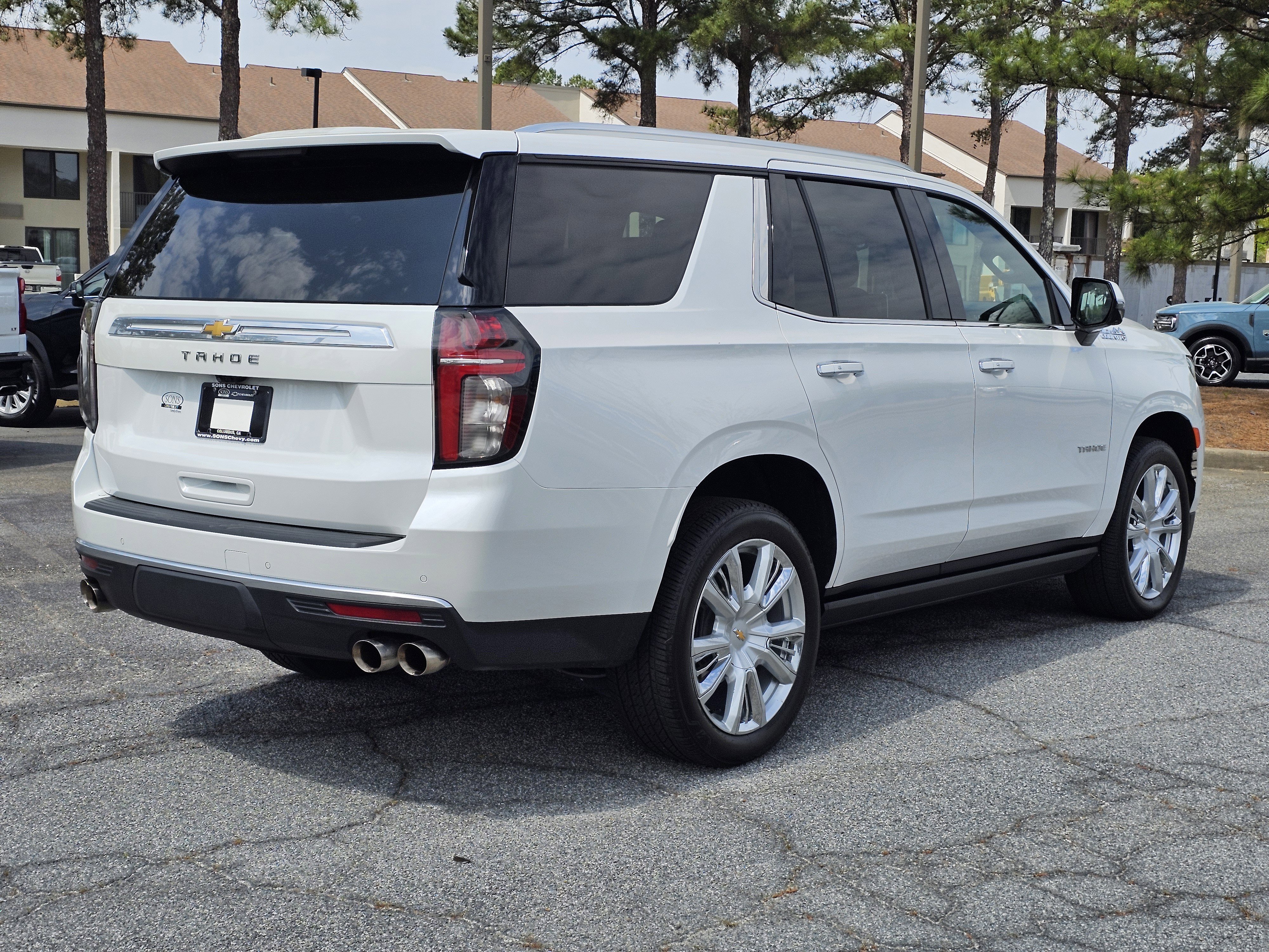 Used 2023 Iridescent Pearl Tricoat Chevrolet High Country image 11