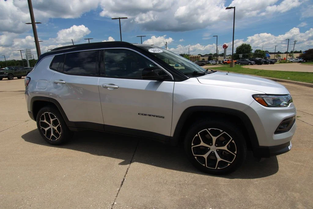Used 2024 Silver Zynith Jeep Limited image 3