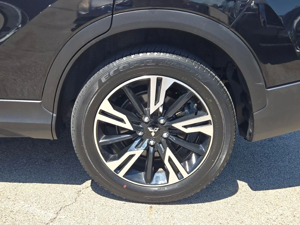 Used 2025 Black Mitsubishi SE image 15