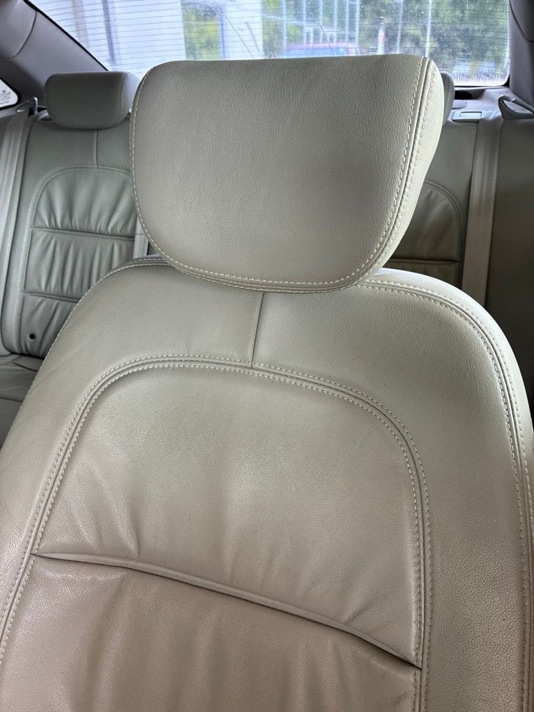 Used 2010 Silver Hyundai Limited image 5