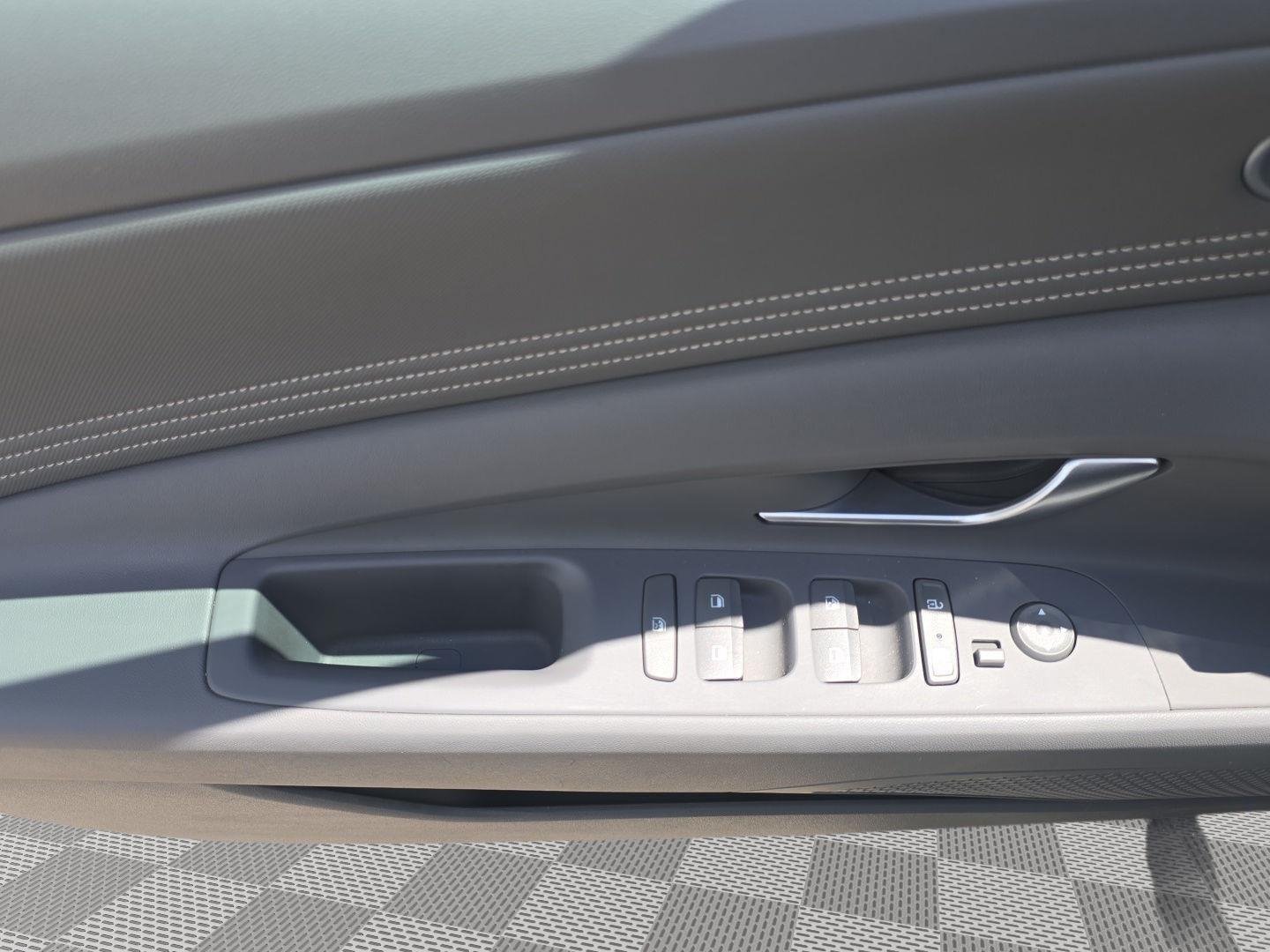 Used 2023 Fluid Metal Hyundai SEL image 19
