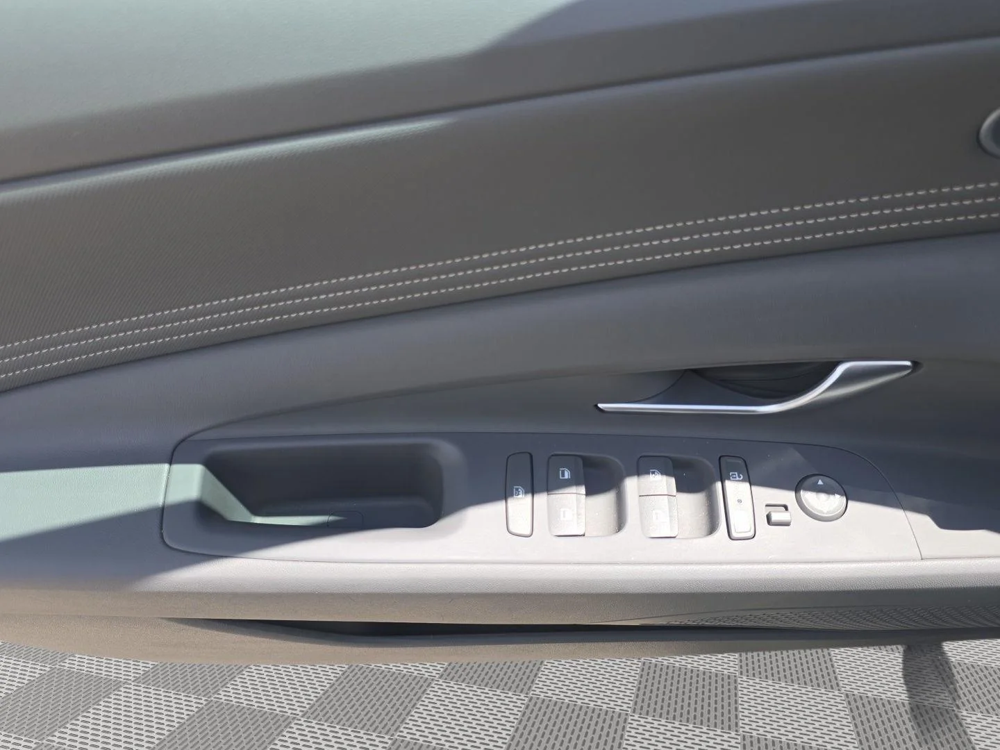 Certified Used 2023 Fluid Metal Hyundai SEL image 19