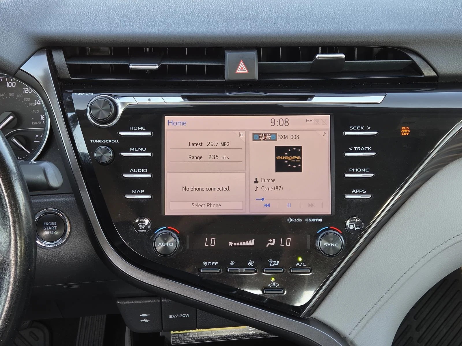 Used 2019 Celestial Silver Metallic Toyota XLE Auto (Natl) image 12