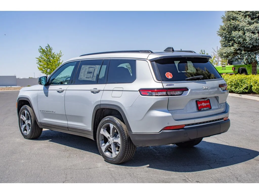 New 2026 SILVER ZYNITH Jeep Limited image 6