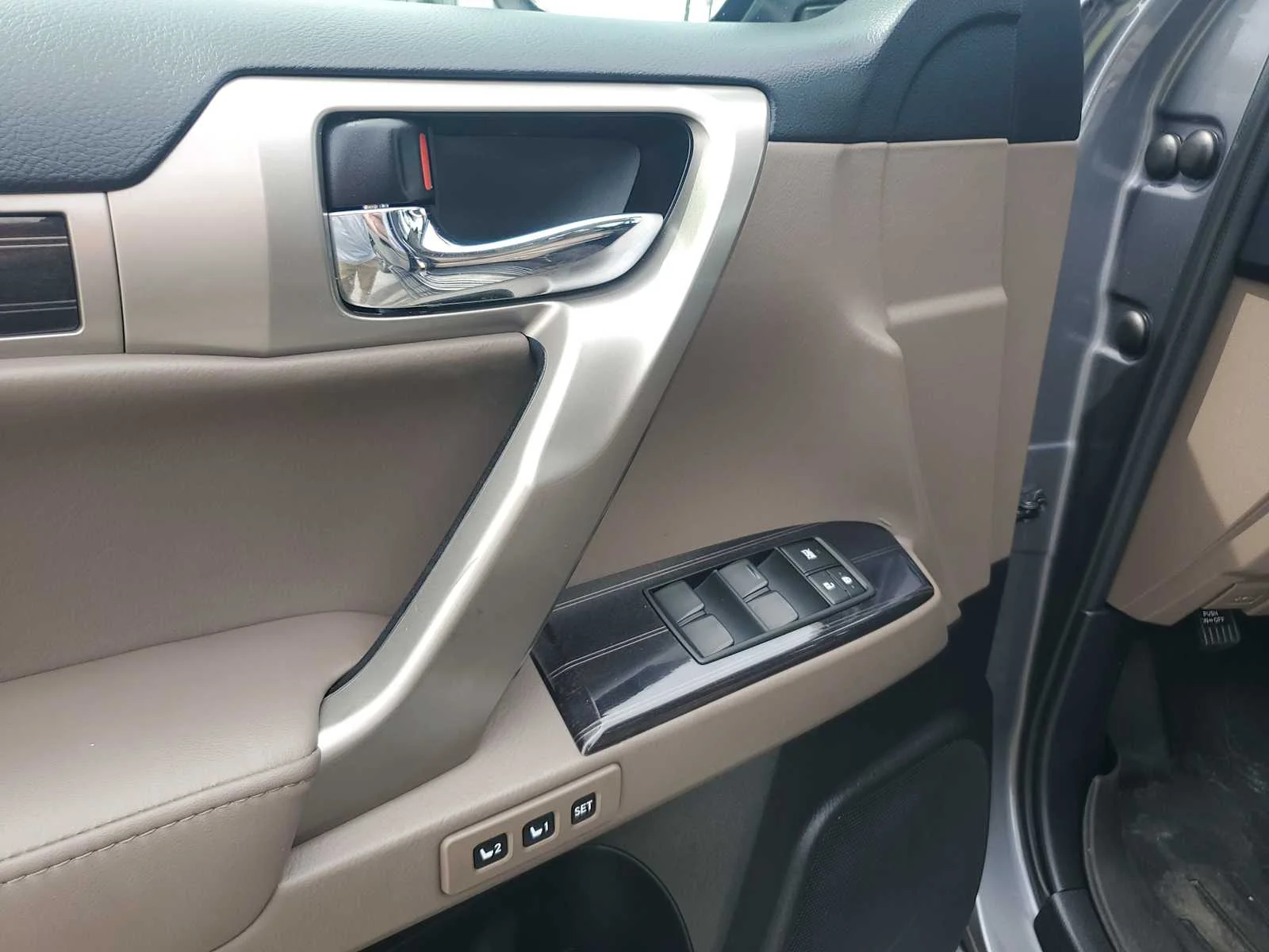 Used 2020  Lexus GX 460 Premium image 18