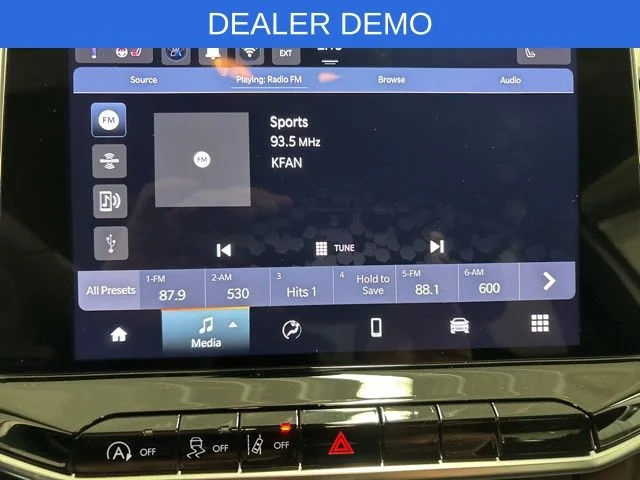 New 2026 White Jeep Latitude image 18