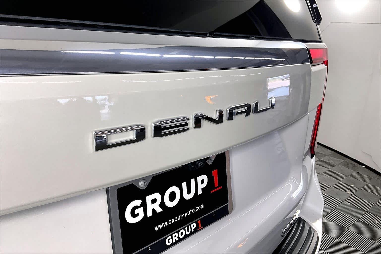 Used 2025 White Frost Tricoat GMC Denali image 10