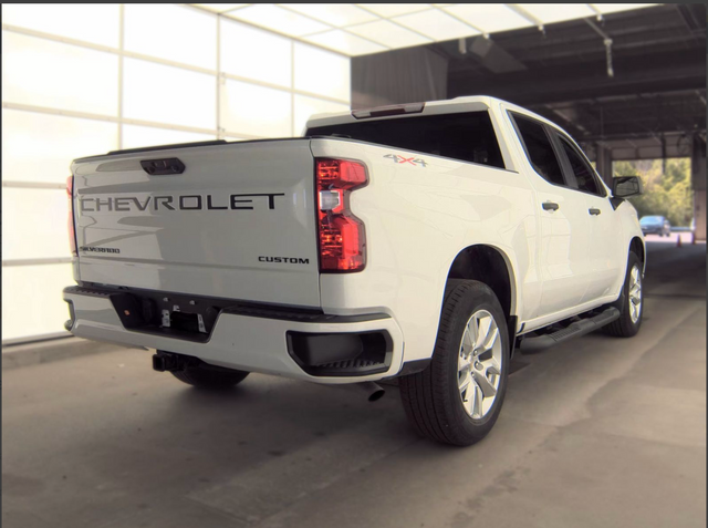 Used 2024 White Chevrolet Custom image 5