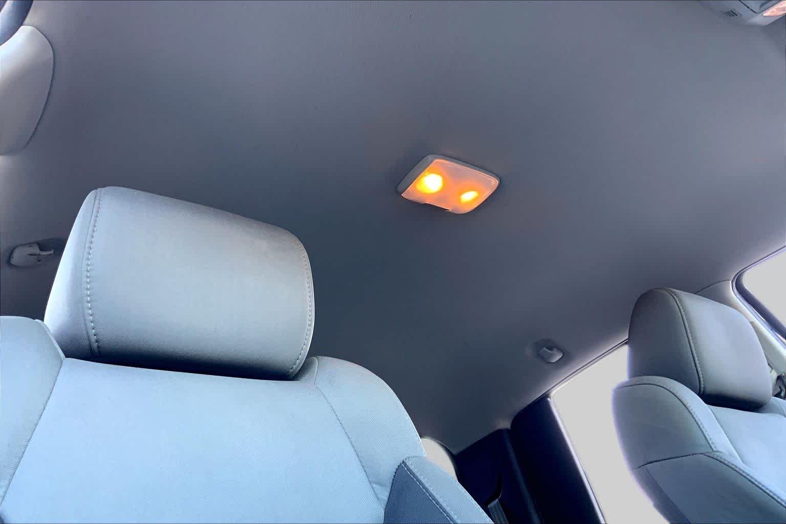 Used 2015 Blue Ribbon Metallic Toyota SR5 image 13