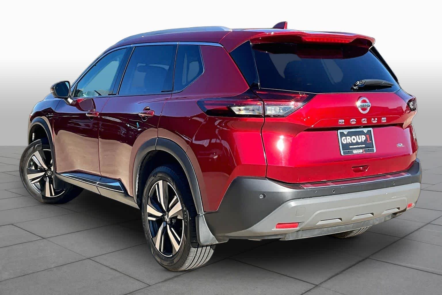 Used 2021 Scarlet Ember Tintcoat Nissan SL image 12