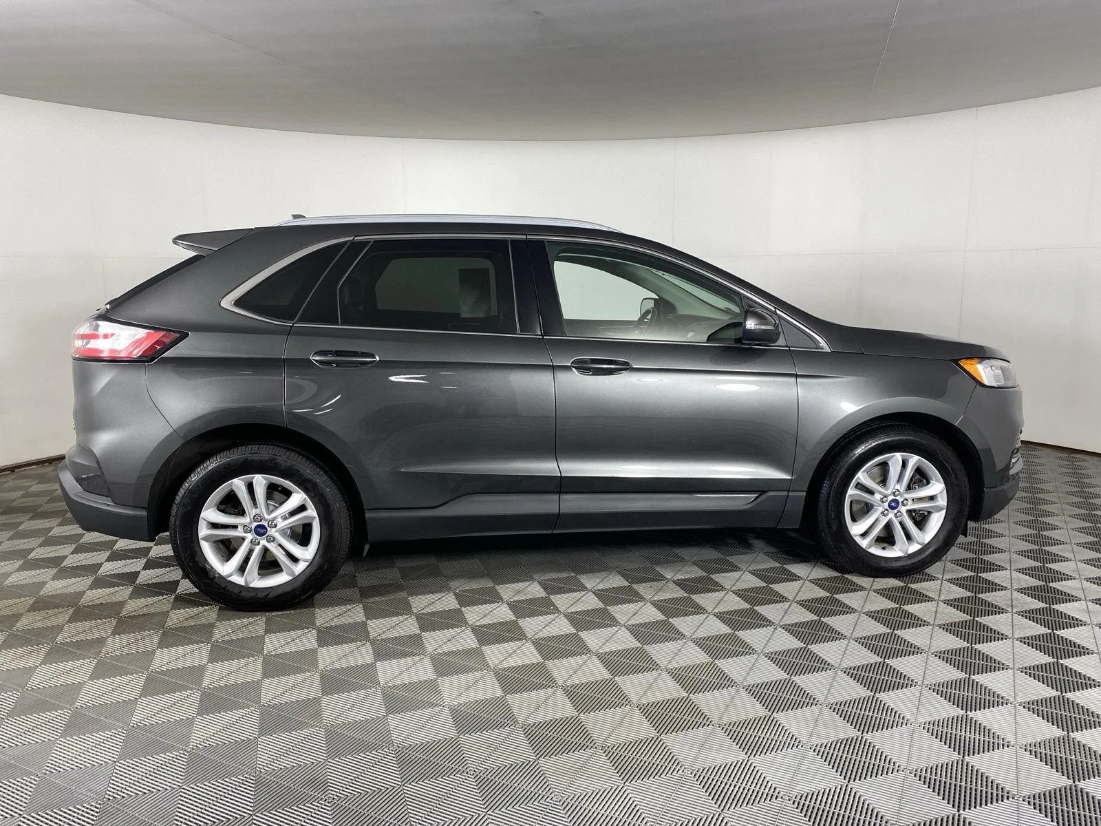 Used 2020  Ford SEL image 8