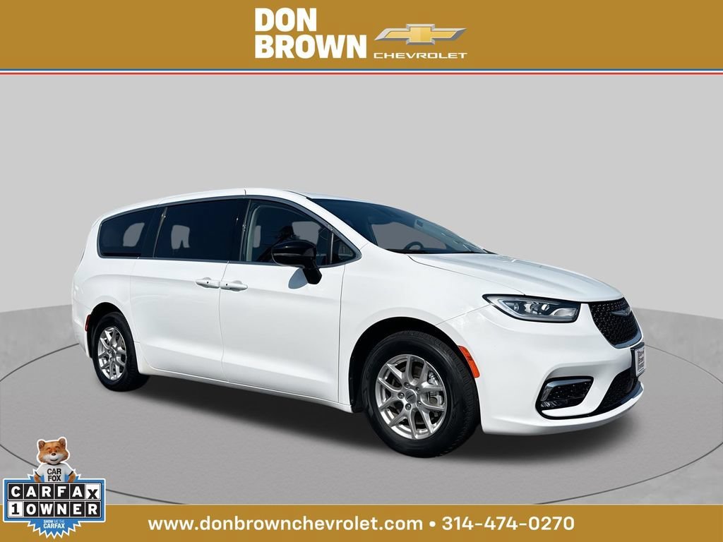 Used 2024 White Chrysler Touring L image 1