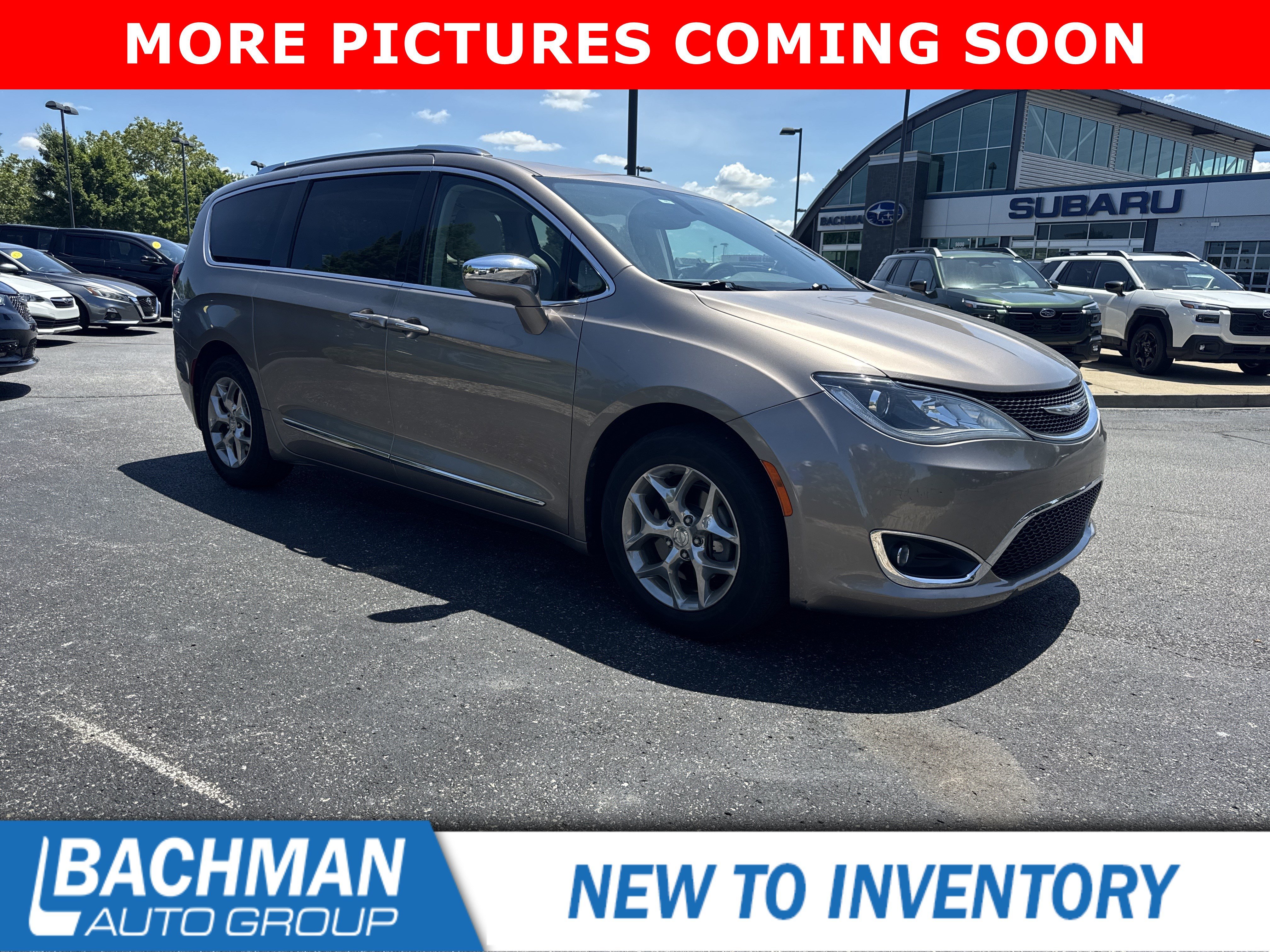 2017 Chrysler Pacifica Limited's photo