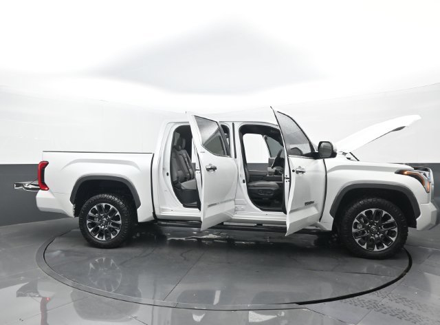 Used 2025 Wind Chill Pearl Toyota Limited image 31