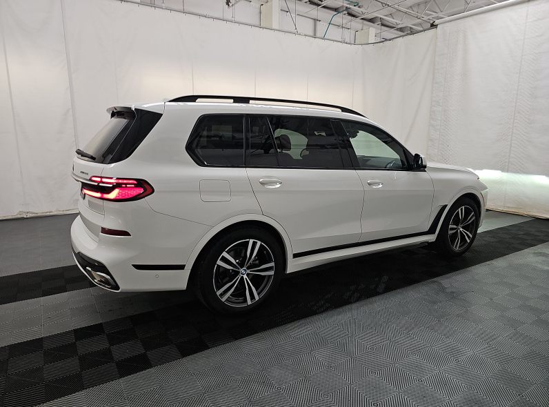 Used 2024 White BMW xDrive40i image 6