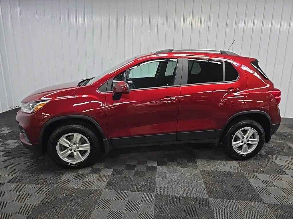 Used 2021 CRIMSON METALLIC Chevrolet LT image 5