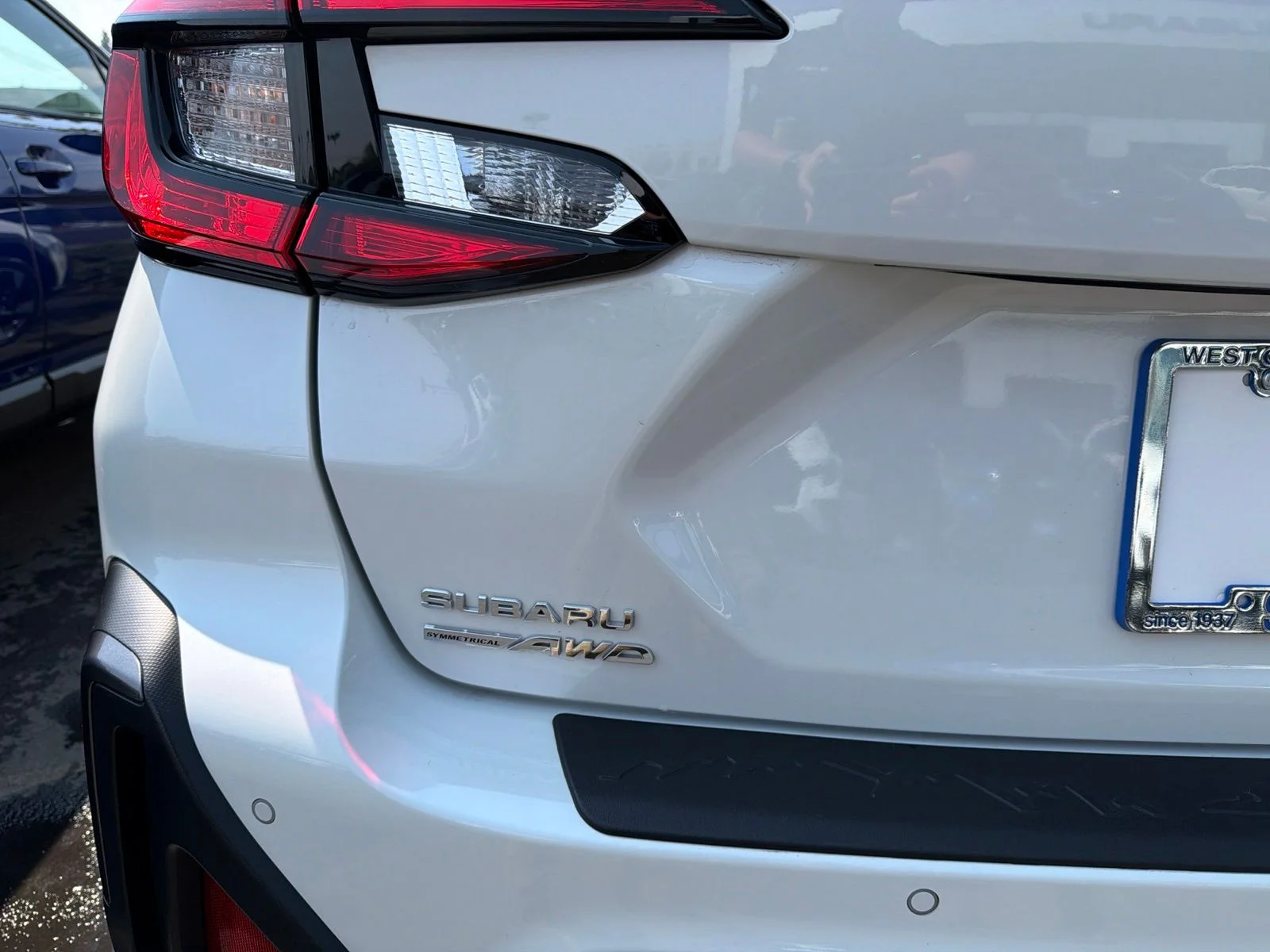 Used 2025 Crystal White Pearl Subaru Limited image 17